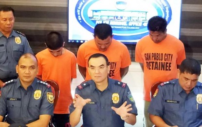 <p><strong>GUN FOR HIRE</strong>. Chief Supt. Guillermo Eleazar, Police Regional Office (PRO)-Calabarzon director (center), presents to media the three arrested guns-for-hire suspects at Camp Vicente Lim, Calamba City on Wednesday. With Eleazar are (L) Senior Supt. Kirby John Kraft, Lagunapolice director; and (R)Supt. Danilo G. Mendoza, officer in charge, San Pablo City Police Station. <em>(Photo courtesy of Calabarzon Regional Police Information Office)</em></p>